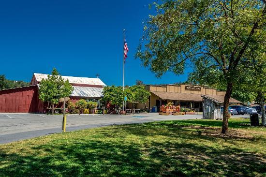 Bates Nut Farm